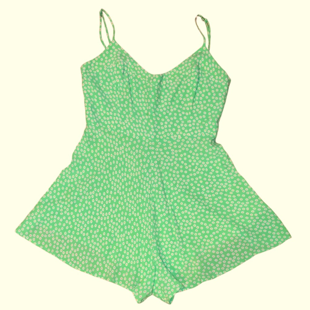 TOO CUTE!! ZARA Medium Spaghetti string romper, green w/ small daisy flowers
